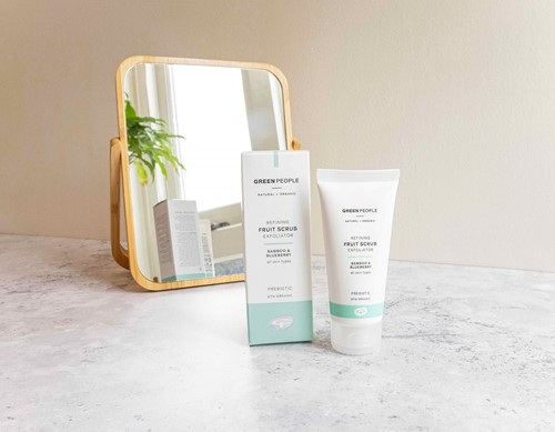 fruit-scrub-exfoliator-green-people-50-ml