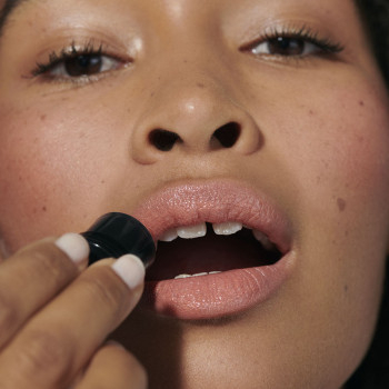 lip-to-cheek-01-apricot-dr-hauschka-61-gram