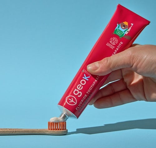 fluor-toothpaste-strawberry-kids-georganics-75-ml