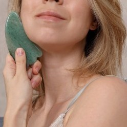 Green People Jade Gua Sha Massage Tool 1 Stück