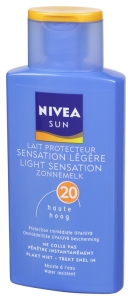 200 ml Nivea Sun Light Sensation Zonnemelk 20